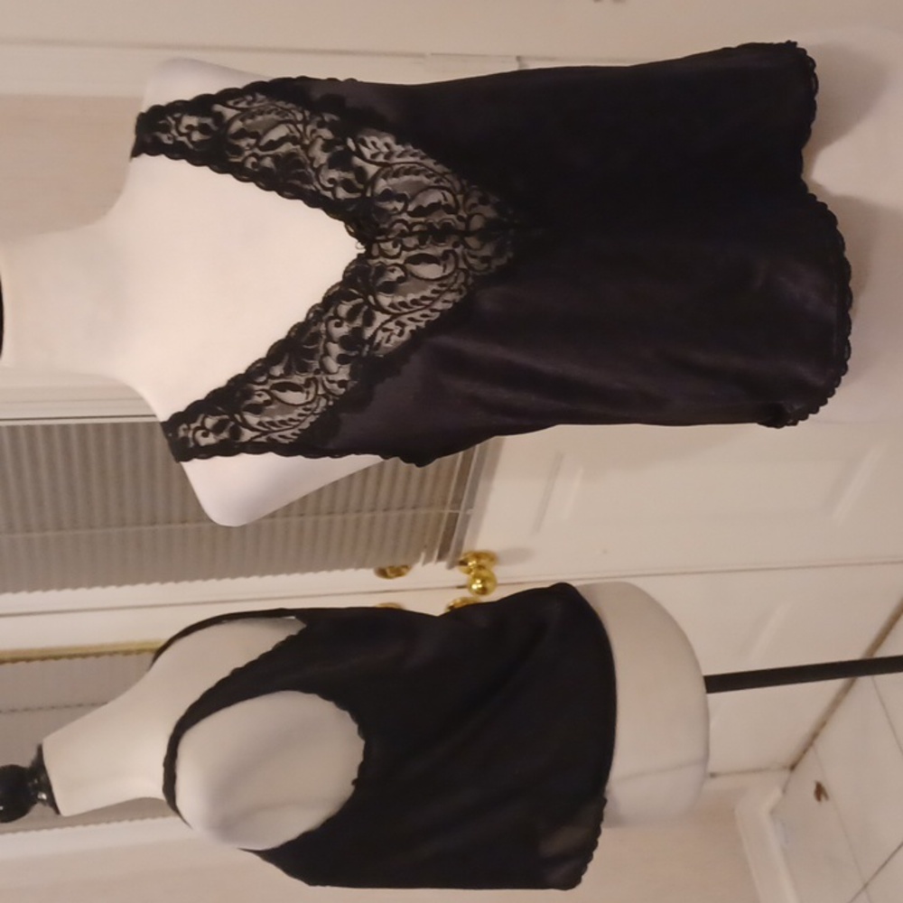 4/$40 Large Camisole - Fits Like Size Large (Size 36)